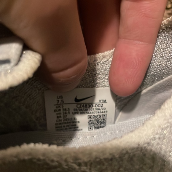 Nike react slip on running shoes - Picture 2 of 2